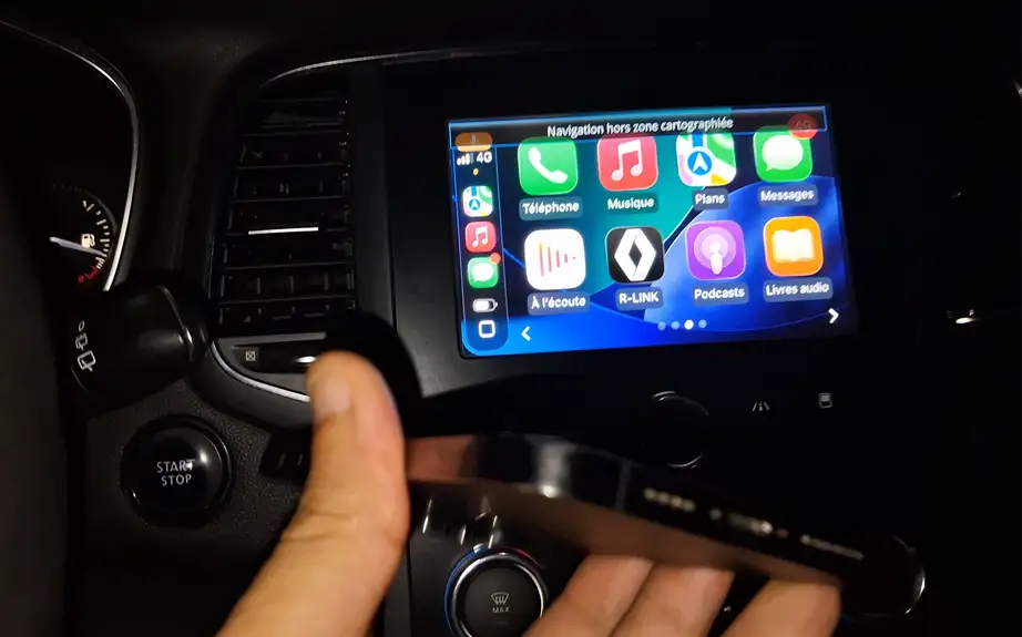 Apple CarPlay connecté sans câble sur le R-Link 2